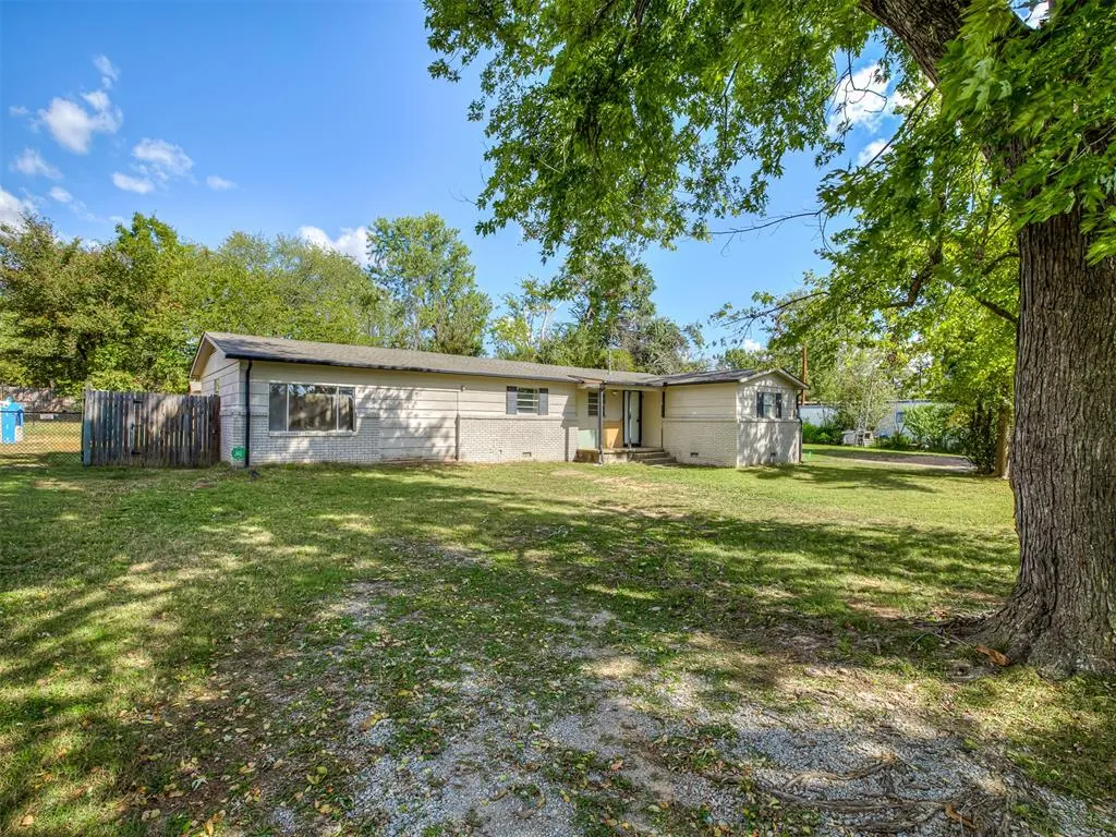 Photo 2 — 1025 W Fox Street, Tahlequah, OK 74464