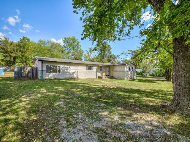 Photo 2 — 1025 W Fox Street, Tahlequah, OK 74464