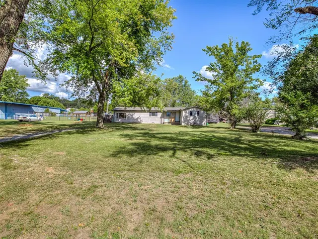 Photo 3 — 1025 W Fox Street, Tahlequah, OK 74464