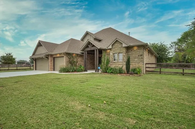 Photo 3 — 2016 NW 23 Street, Newcastle, OK 73065