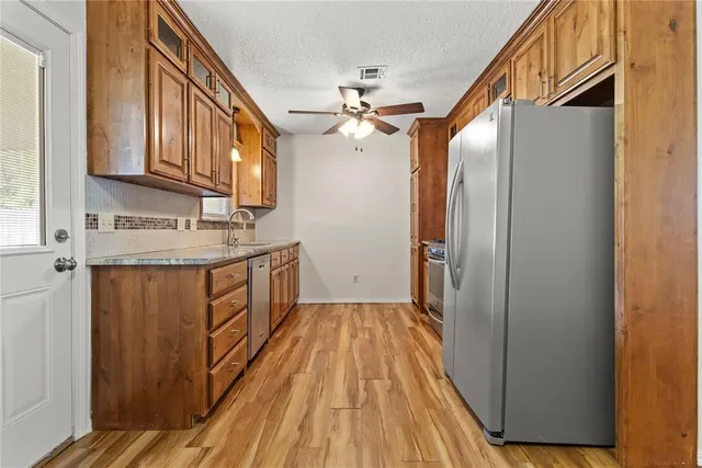 Photo 6 — 631 S 28th Street, Clinton, OK 73601