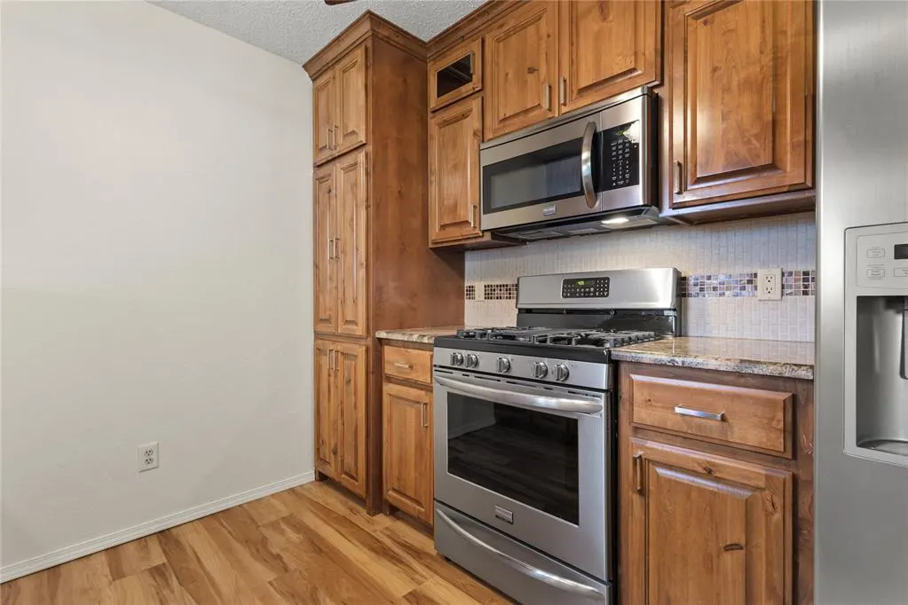 Photo 7 — 631 S 28th Street, Clinton, OK 73601