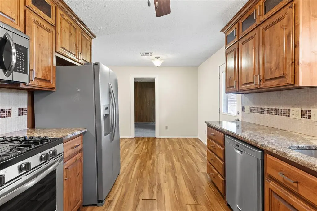 Photo 8 — 631 S 28th Street, Clinton, OK 73601