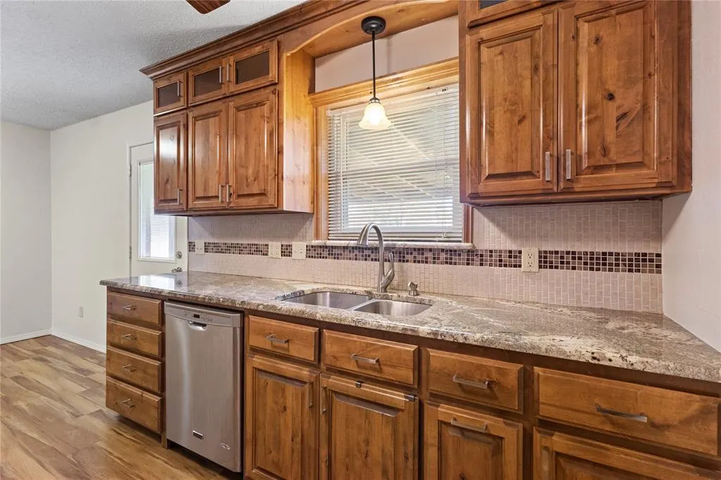 Photo 9 — 631 S 28th Street, Clinton, OK 73601