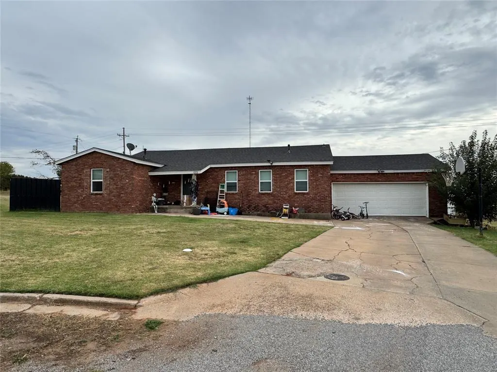 Front exterior — 123 circle dr Circle, Sentinel, OK 73664