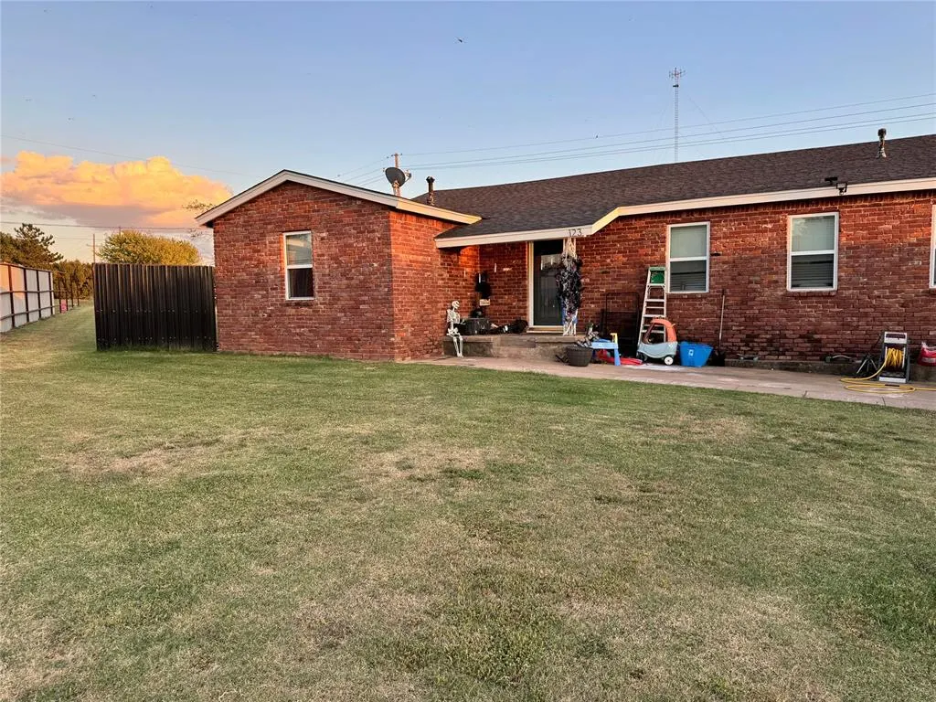 Photo 2 — 123 circle dr Circle, Sentinel, OK 73664