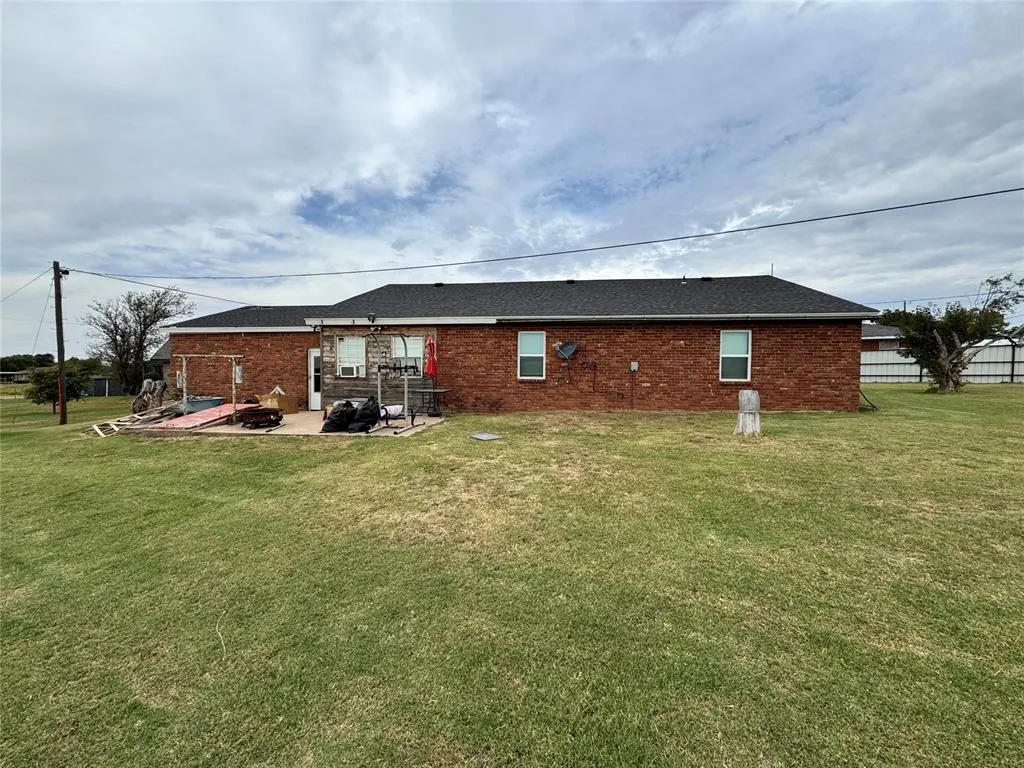 Photo 3 — 123 circle dr Circle, Sentinel, OK 73664