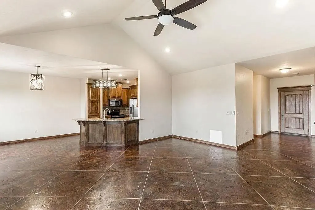 Photo 4 — 275 NE Happy Hollow Lane, Elgin, OK 73538