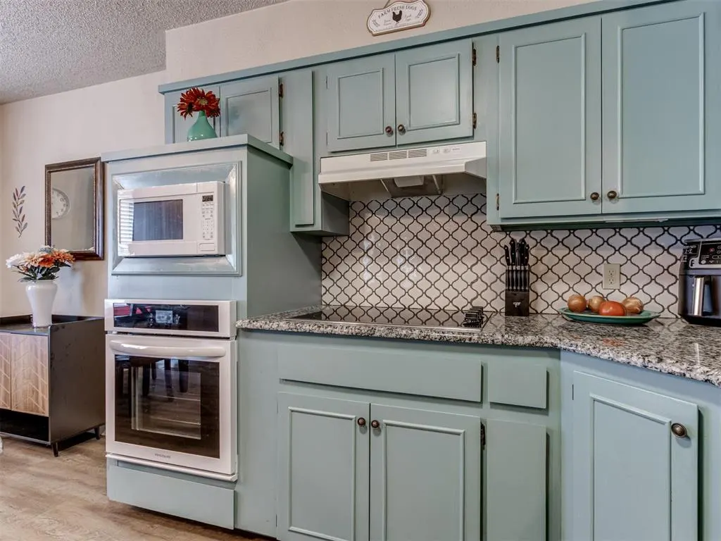 Photo 12 — 9816 Hefner Village Boulevard, Oklahoma City, OK 73162