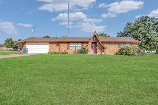 Photo 2 — 1600 Crestview Drive, Cordell, OK 73632