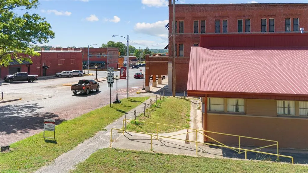 Photo 7 — 116 E Robert S Kerr Boulevard, Wynnewood, OK 73098