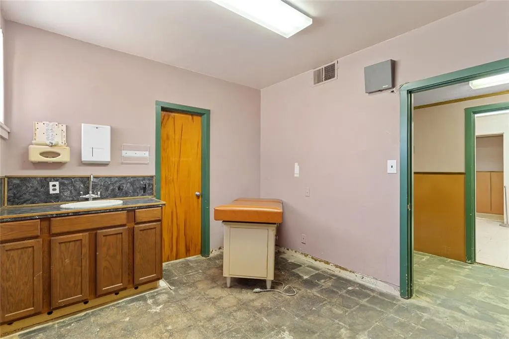 Photo 18 — 116 E Robert S Kerr Boulevard, Wynnewood, OK 73098