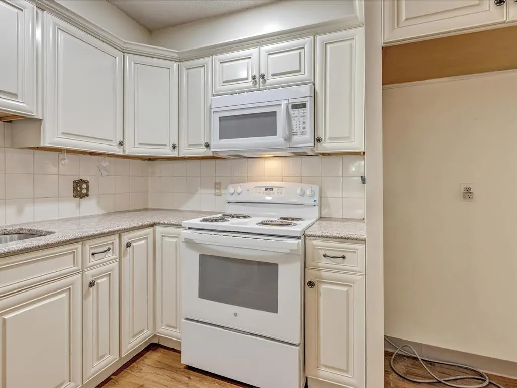Photo 10 — 10021 Brookmill Court, Oklahoma City, OK 73159