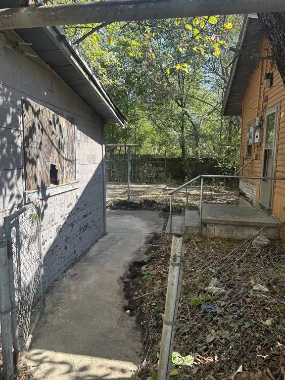 Photo 2 — 118 W Harrison Street, Maud, OK 74854