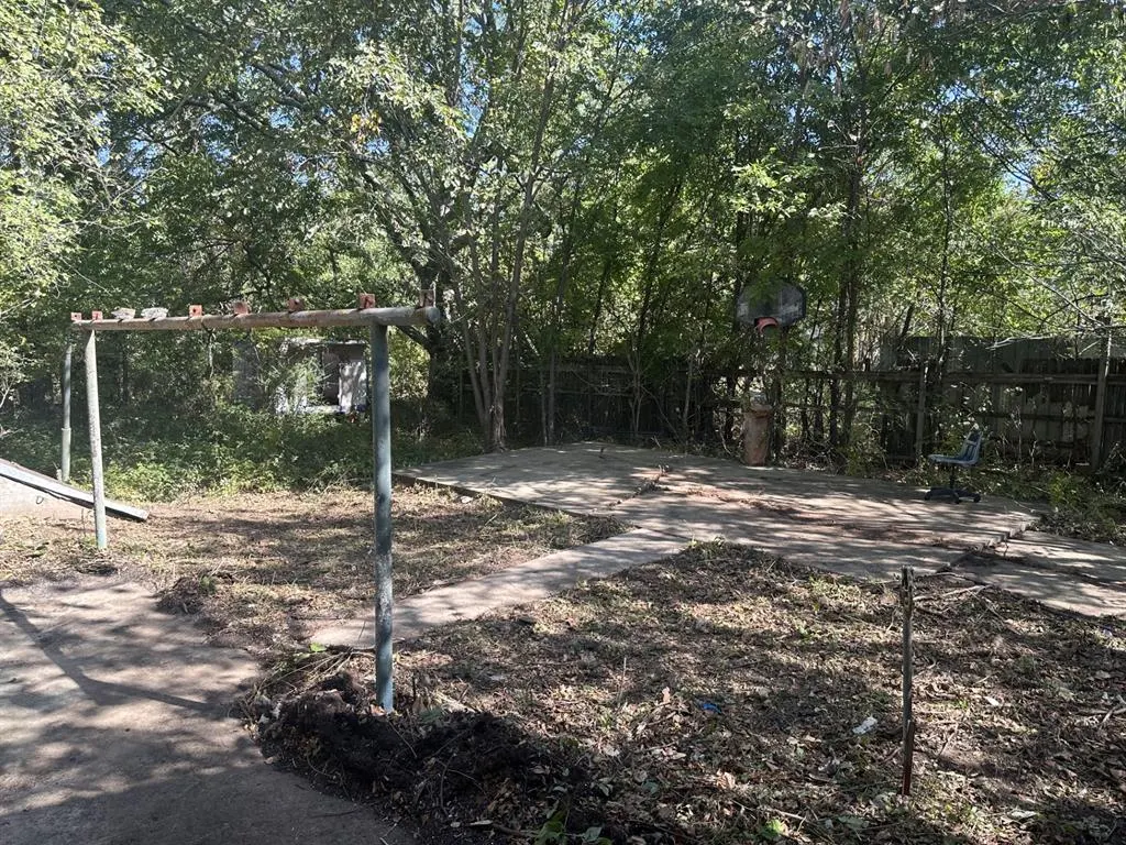 Photo 3 — 118 W Harrison Street, Maud, OK 74854