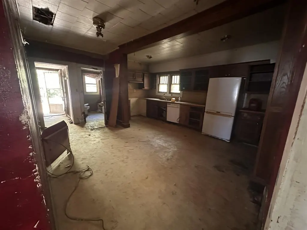 Photo 9 — 118 W Harrison Street, Maud, OK 74854