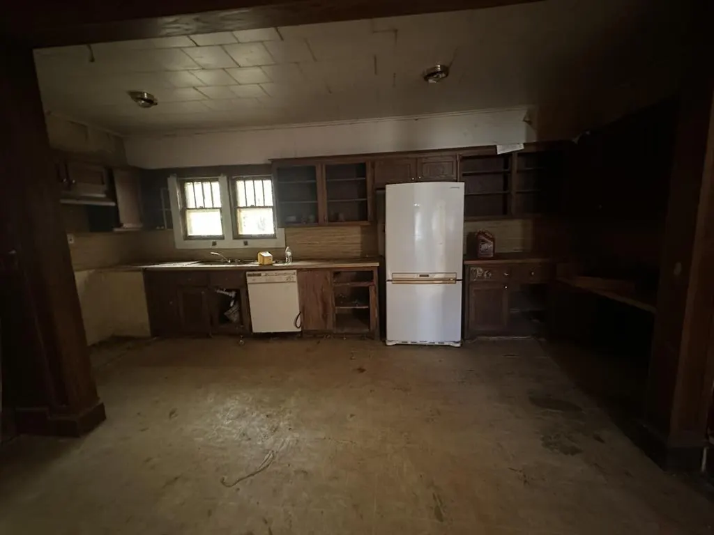 Photo 10 — 118 W Harrison Street, Maud, OK 74854