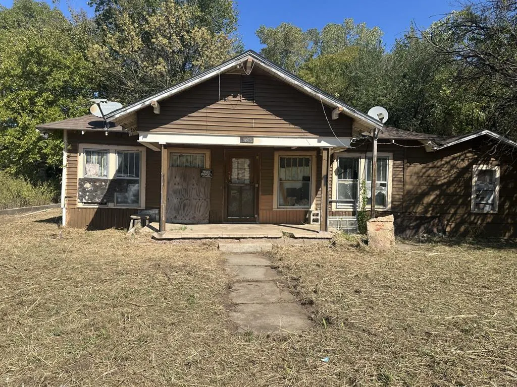Photo 13 — 118 W Harrison Street, Maud, OK 74854