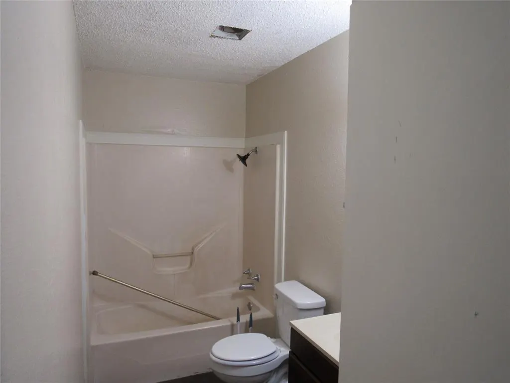 Photo 7 — 829 NE 2nd Avenue, Ardmore, OK 73401