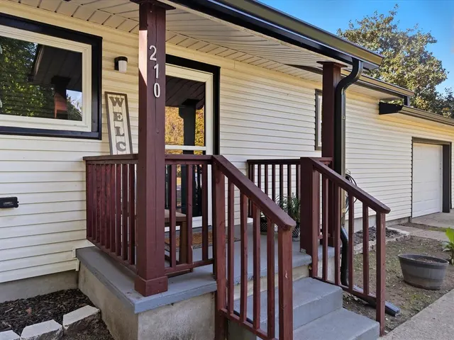 Photo 4 — 210 E Boomer Street, Lexington, OK 73051