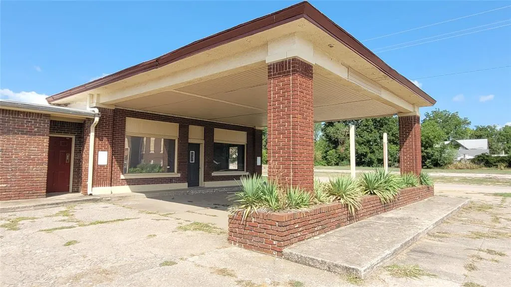 Front exterior — 127 N 4th Street Street, Okemah, OK 74859