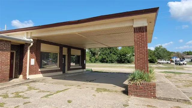Photo 4 — 127 N 4th Street Street, Okemah, OK 74859