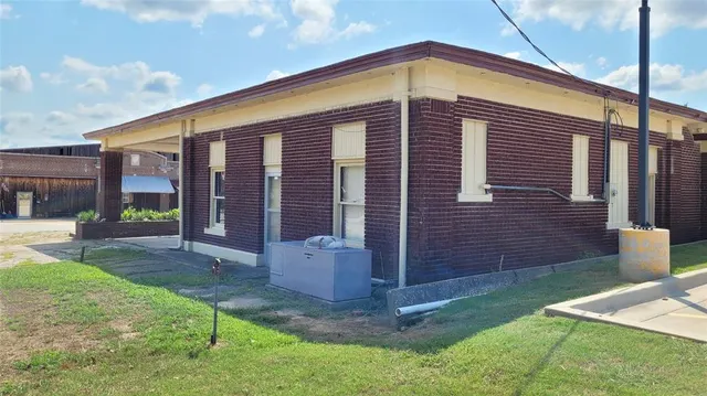 Photo 5 — 127 N 4th Street Street, Okemah, OK 74859