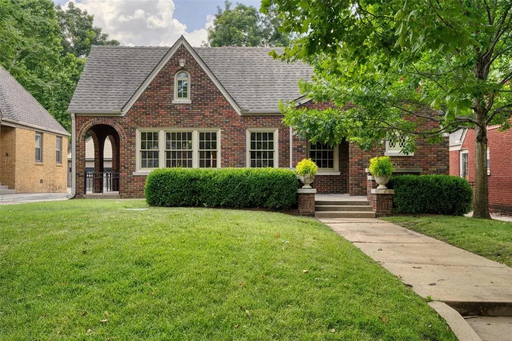Front exterior — 216 NW 32nd Street, Oklahoma City, OK 73118