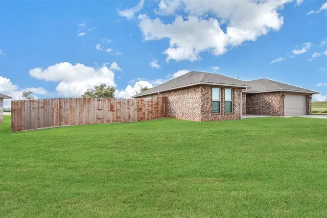 Photo 3 — 106 Mulberry Lane, Elk City, OK 73644
