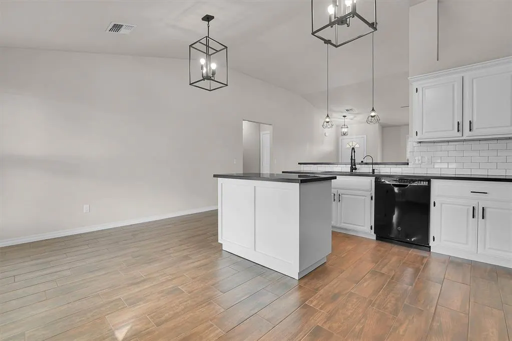 Photo 9 — 106 Mulberry Lane, Elk City, OK 73644