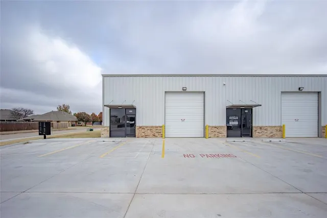 Photo 2 — 236 Chisholm Trail Way 302, Mustang, OK 73064