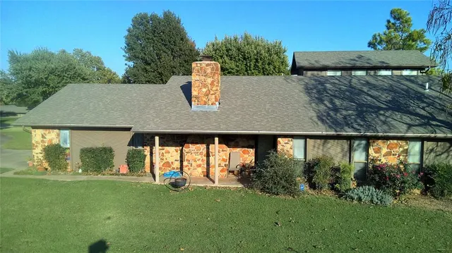 Photo 2 — 1805 Todd Estate Drive, Chickasha, OK 73018
