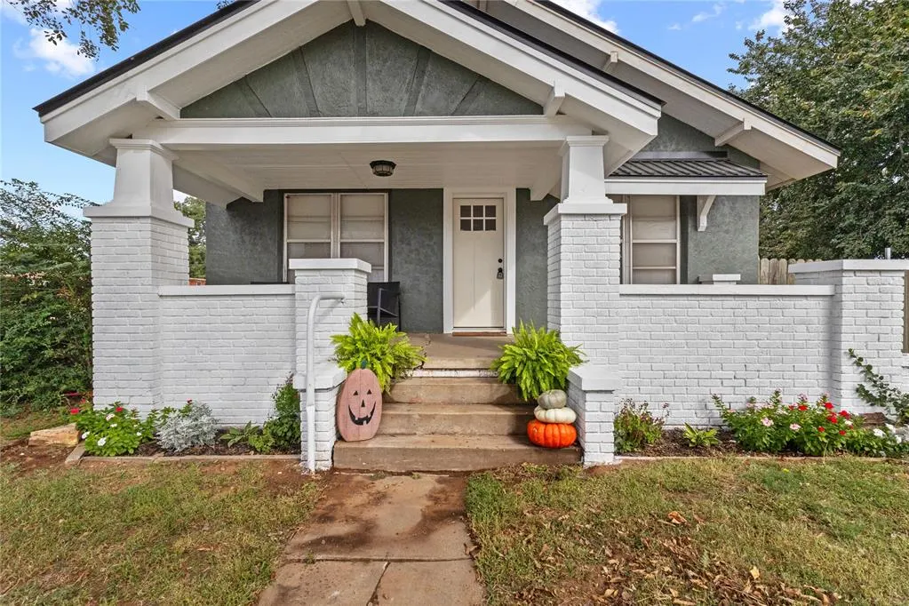 Front exterior — 588 N Arapaho Avenue, Hydro, OK 73048