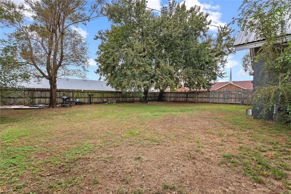 Photo 23 — 588 N Arapaho Avenue, Hydro, OK 73048