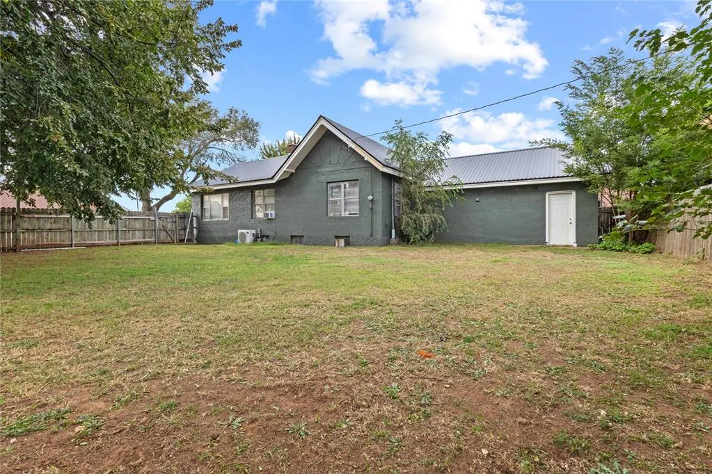 Photo 24 — 588 N Arapaho Avenue, Hydro, OK 73048