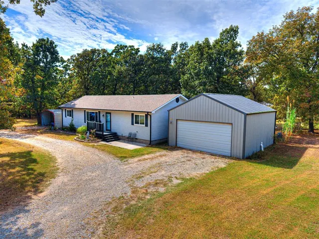 Photo 2 — 2 Timber Oaks Road, McLoud, OK 74851