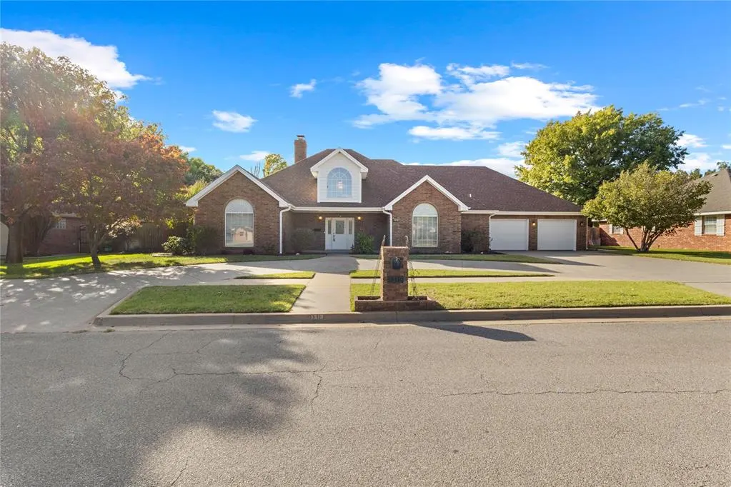 Front exterior — 1319 Hickory Street, Weatherford, OK 73096