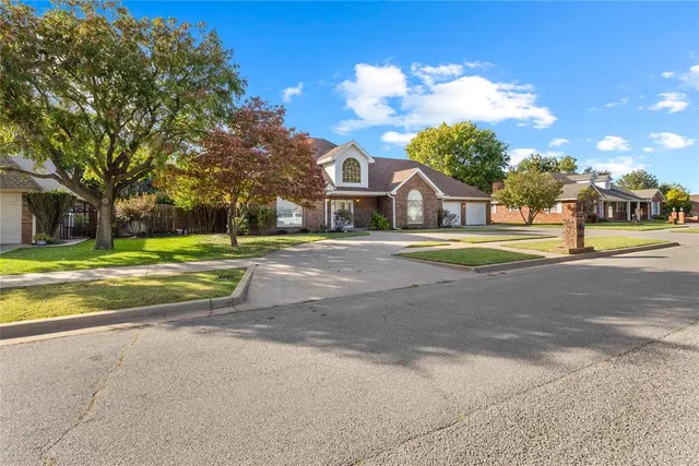 Photo 2 — 1319 Hickory Street, Weatherford, OK 73096