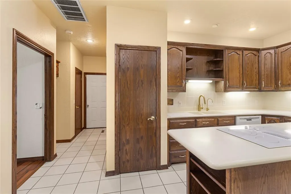 Photo 11 — 1319 Hickory Street, Weatherford, OK 73096