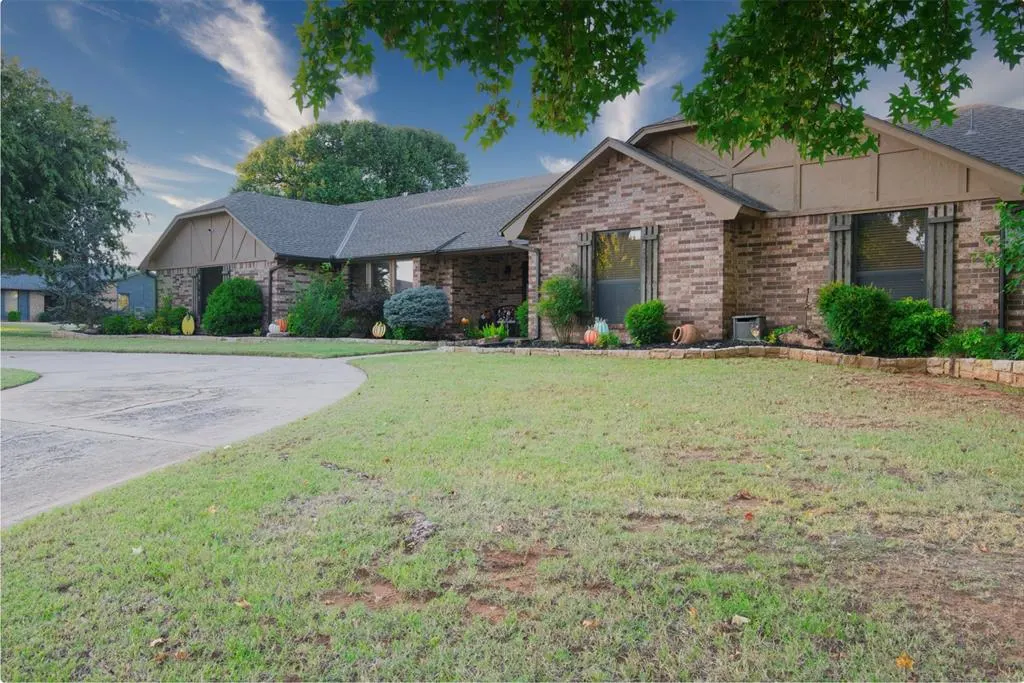 Photo 2 — 1409 Dalton Avenue, Elk City, OK 73644