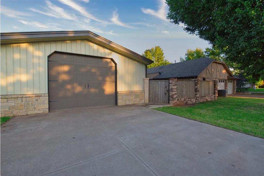 Photo 5 — 1409 Dalton Avenue, Elk City, OK 73644