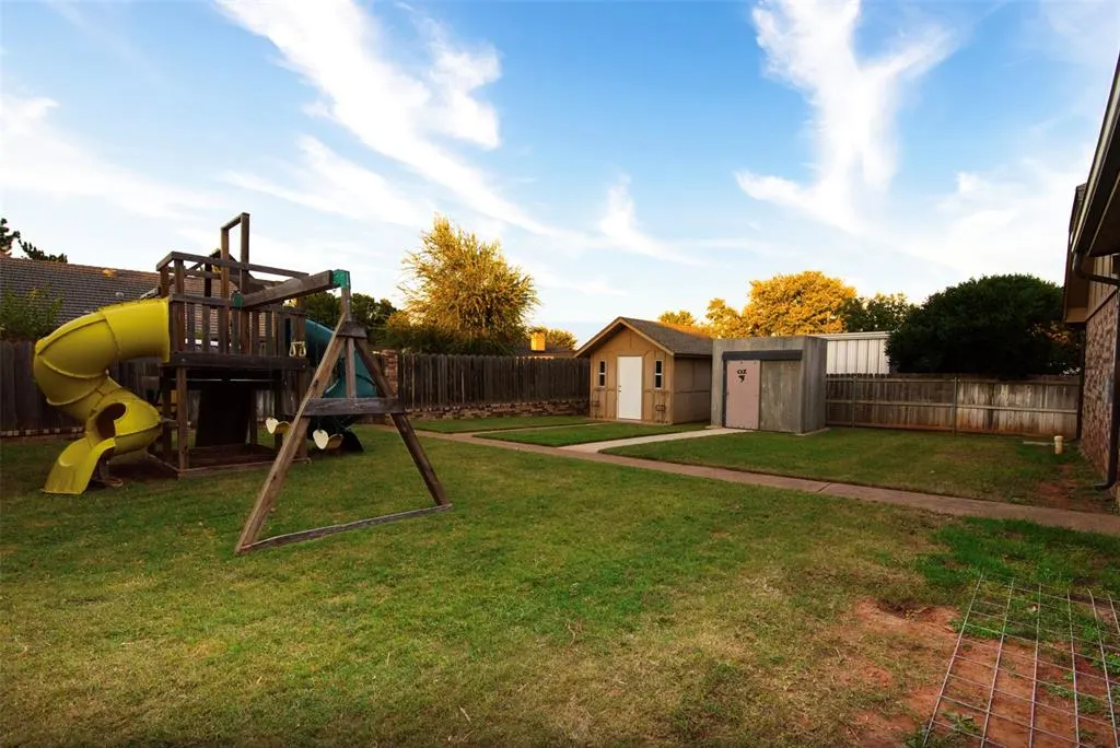Photo 11 — 1409 Dalton Avenue, Elk City, OK 73644