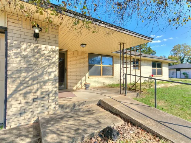 Front exterior — 19901 Prairie View Road, Tecumseh, OK 74873