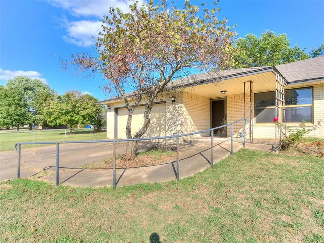 Photo 2 — 19901 Prairie View Road, Tecumseh, OK 74873