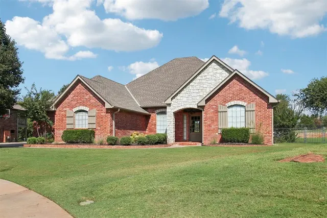 Photo 2 — 409 Heritage Green Road, Edmond, OK 73003