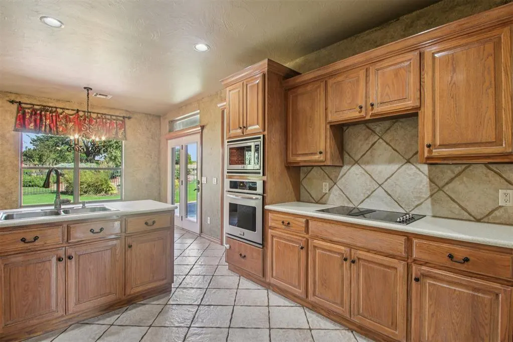 Photo 16 — 409 Heritage Green Road, Edmond, OK 73003