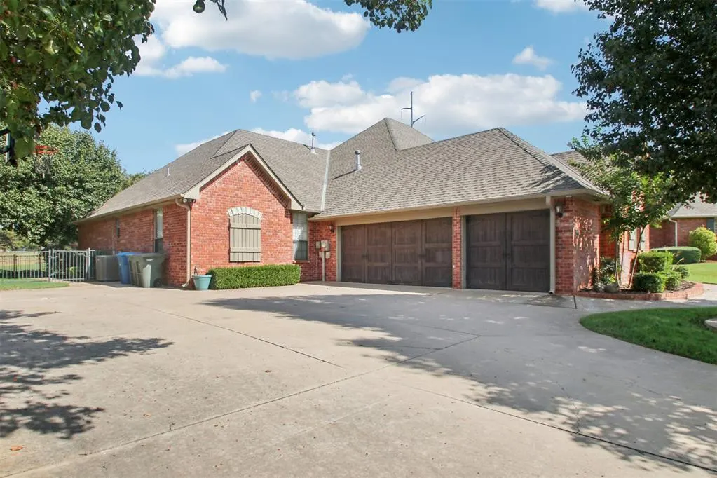 Photo 43 — 409 Heritage Green Road, Edmond, OK 73003