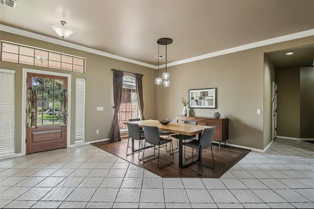 Photo 4 — 409 Heritage Green Road, Edmond, OK 73003