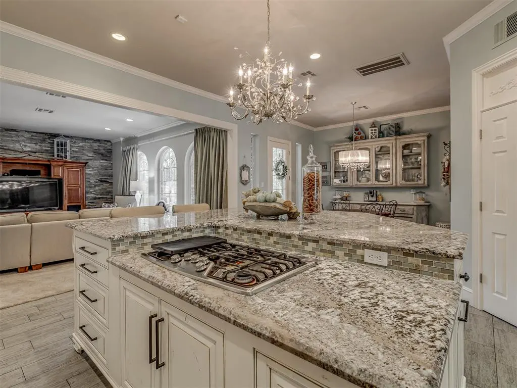 Photo 8 — 11309 Greenbriar Chase, Oklahoma City, OK 73170