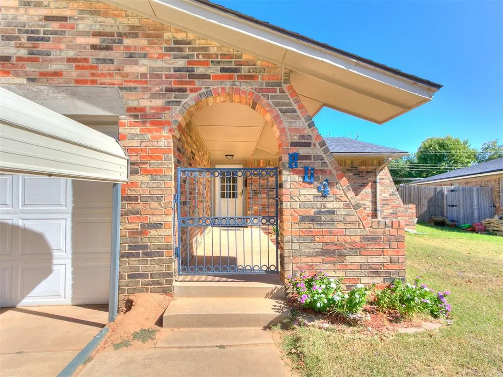 Photo 2 — 804 N Anita Drive, Oklahoma City, OK 73127
